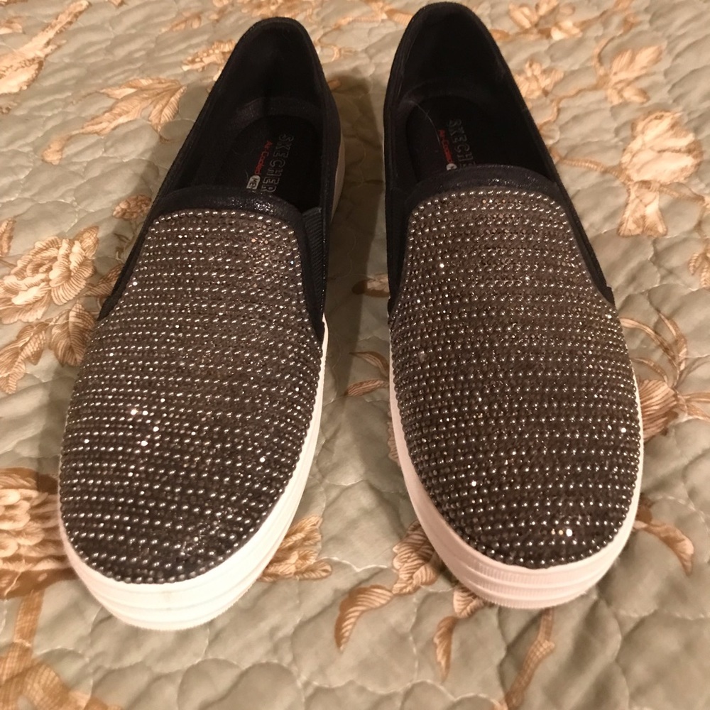 Size 7 sketcher brand memory foam slipons